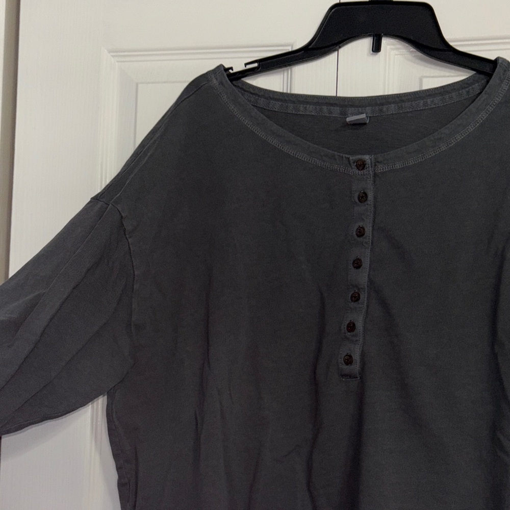 Women's Gray Top